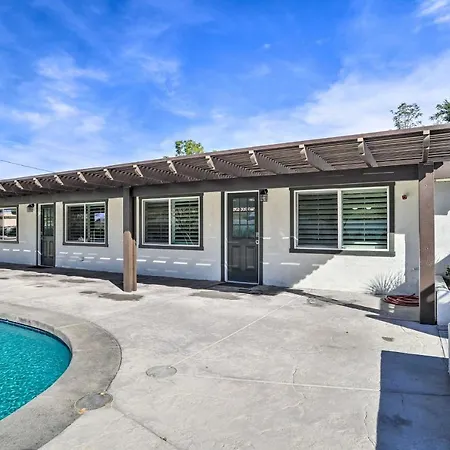 Brilliant Duplex - Walk To Downtown Palm Desert!
